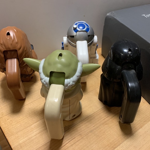 4 Star Wars flashlights about 5-6 in tall - Picture 3 of 4